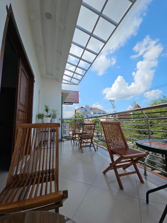 เรอเน โฮเต็ล Hotel ยอกยาการ์ตา ภายนอก รูปภาพ