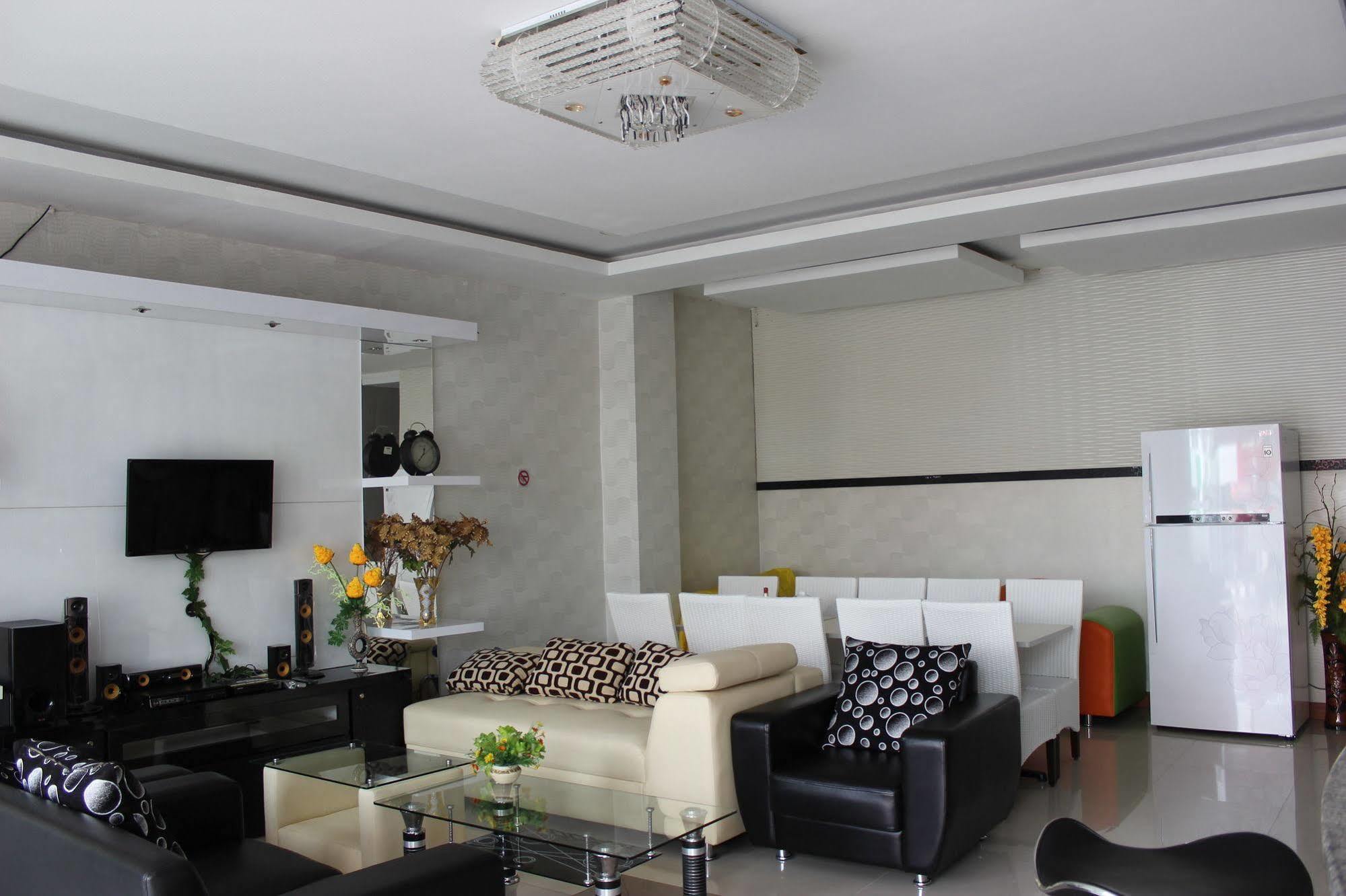 เรอเน โฮเต็ล Hotel ยอกยาการ์ตา ภายนอก รูปภาพ