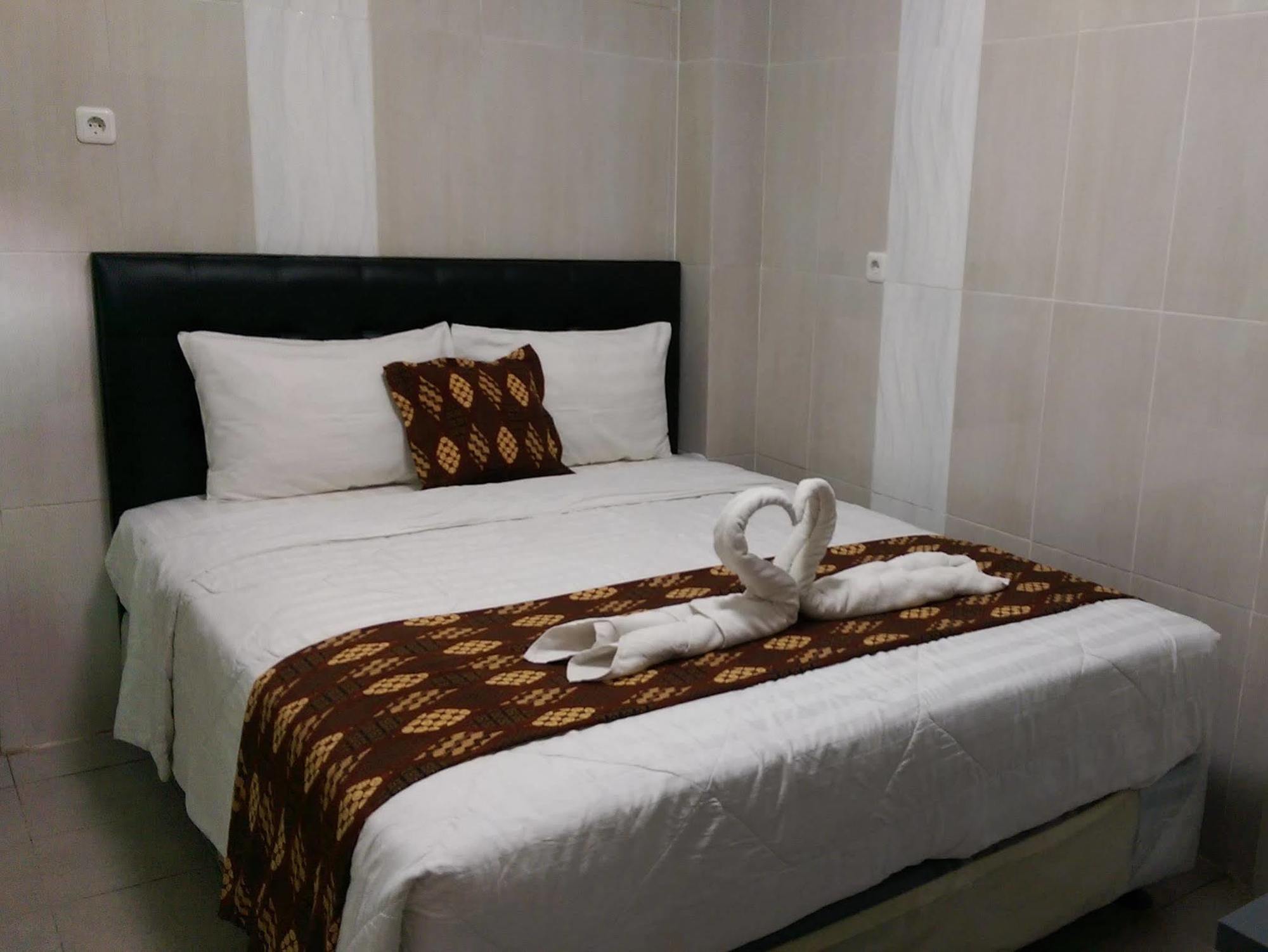 เรอเน โฮเต็ล Hotel ยอกยาการ์ตา ภายนอก รูปภาพ